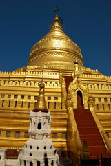 Fototapeta premium Buddhist temple Shwezigon