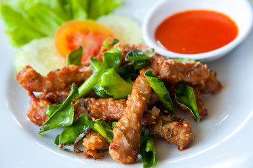 Deep fried pork with leech lime leaf and chili sauce