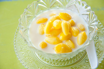 Traditional Chinese dessert cooked with bean curd skin