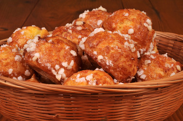 Des chouquettes dans un panier
