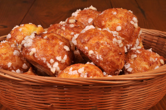 Des chouquettes dans un panier