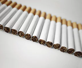 Poster Im Rahmen Row of cigarettes © vali_111