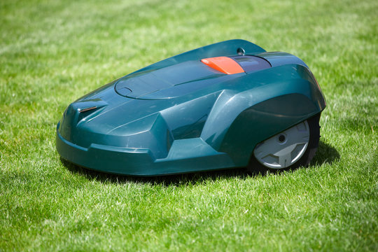 Rasen Roboter im Garten