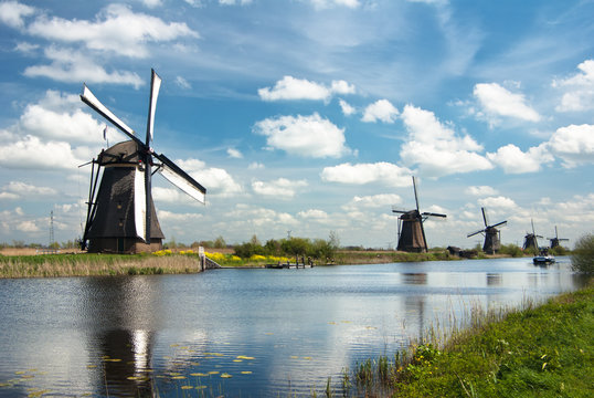 beautiful duch countryside with windmills