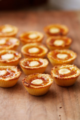 crostatine di marmellata all'albicocca