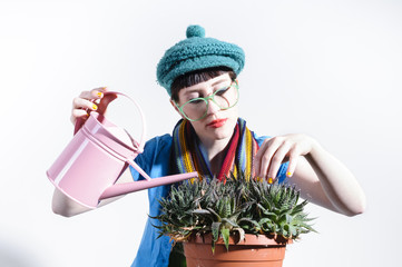 Junge Frau macht Blumenpflege