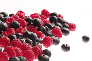 himbeeren und heidelbeeren
