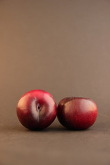 Zwei Pflaumen