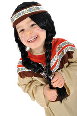 Kleines Mädchen im Indianer-Kostüm