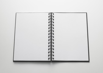 open notebook, white pages - quaderno aperto, pagine bianche