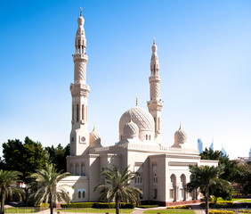 Fototapeta na wymiar Meczet w Abu Dhabi