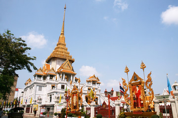 Fototapeta premium Wat Traimit in Bangkok Thailand