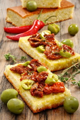 Appetizer of sun-dried tomatoes, olives and thyme.