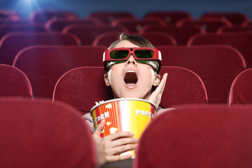 Fototapeta premium Emotional girl at the 3D cinema