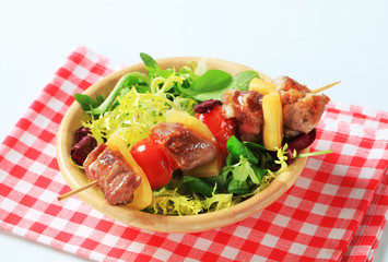Pork skewer and spring salad mix