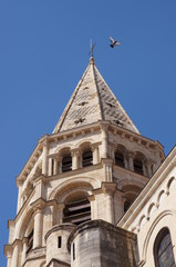 Fototapeta na wymiar Wieża kościoła św Pawła w Nîmes