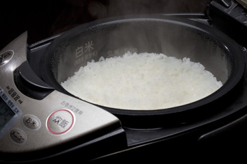 炊飯器のできたてごはん