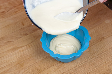 Semifreddo cioccolato bianco White chocolate parfait preparation