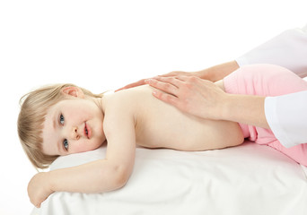 Obraz na płótnie Canvas Nurse's hands massaging little child