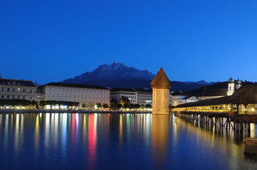Fototapeta premium Lucerne's Chapel Bridge at Night