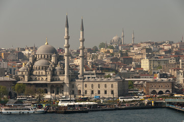 Fototapeta na wymiar The Yeni Camii - The New Mosque , Istanbul, Turkey