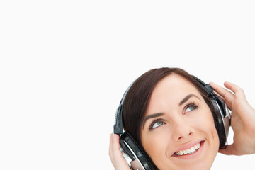 Fototapeta premium Brunette with headphones looking up