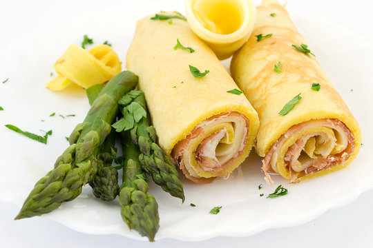 roll with ham, cheese and asparagus