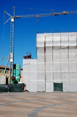 cantiere edile,gru,restauro immobile
