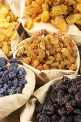 Assorted raisins