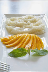 Thai Sweet Mango with Sticky Rice Vertical