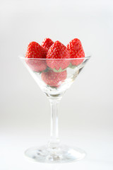 グラスに入った苺