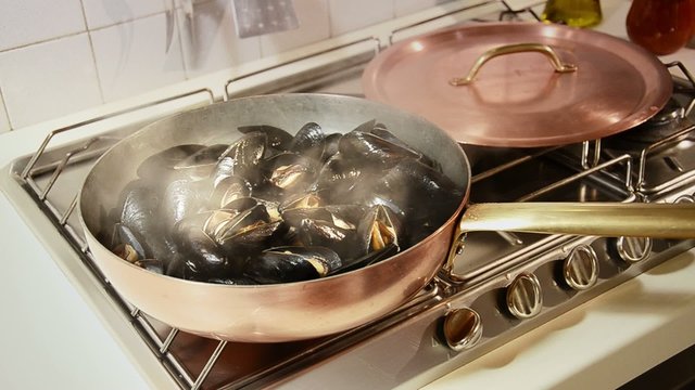 cooking mussels
