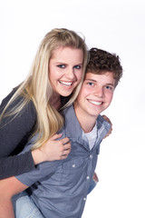 P&auml;rchen haben Spass mit Huckepack