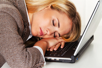 Stress und Übermüdung im Büro