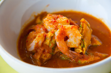Hot and sour curry with tamarind sauce, shrimp and vegetables