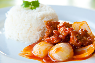 Hot rice with fried pork, onion, chili, vegetables and herbs