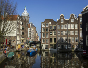 Fototapeta premium Classical Amsterdam view on a canal, The Netherlands