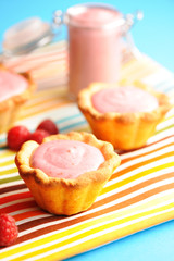 Cake with raspberry yogurt dessert