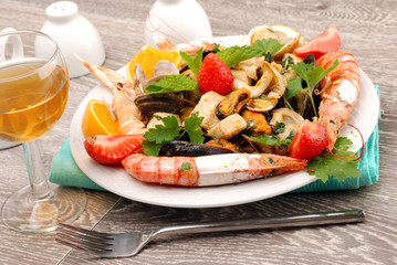 PORZIONE DI ANTIPASTO DI MARE  DUE