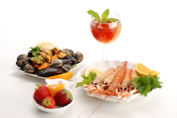 FRUTTI DI MARE , SCAMPI E FRAGOLE