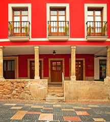 Fototapeta na wymiar Kolorowe domy w starym mieście