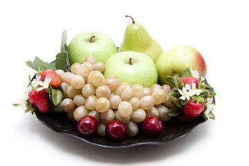Obst auf schwarzen Teller