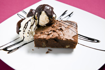 Brownie con helado