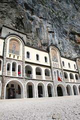 Fototapeta na wymiar Klasztor Ostrog w sercu Czarnogóry