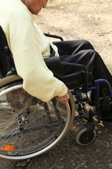 Obraz premium Rentnerin im Rollstuhl