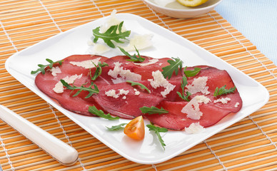 Bresaola con rucola e parmigiano