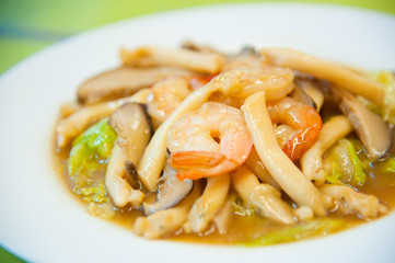 Stir-fried abalone with mix colorful vegetables and herb