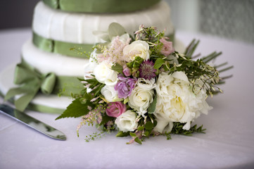 wedding bouquet and cake