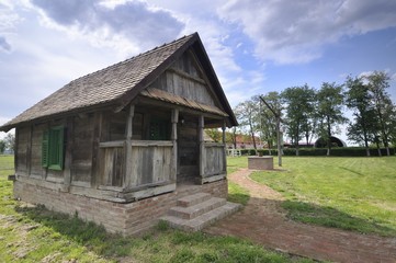 Fototapeta na wymiar Traditional wooden cottage