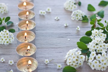 Teelichter und Weißdorn